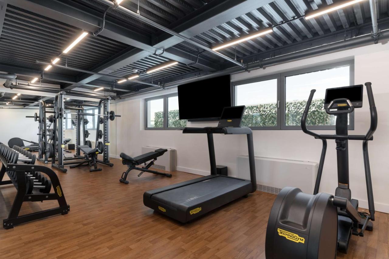 Radisson Blu Hotel, Cluj Eksteriør billede The gym at the hotel