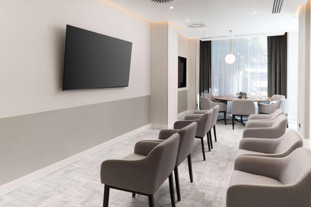 Radisson Blu Hotel, Cluj Eksteriør billede 3D interior rendering of a waiting room