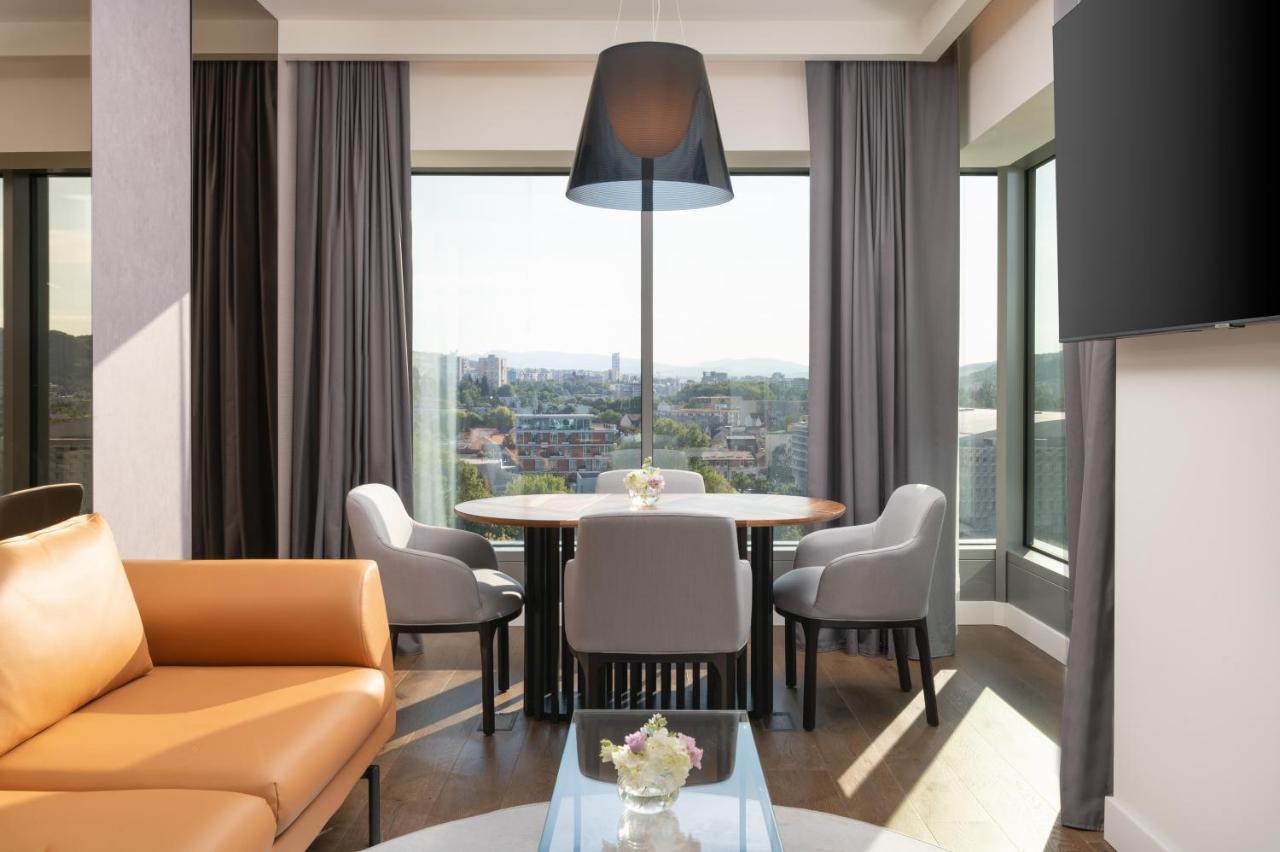 Radisson Blu Hotel, Cluj Eksteriør billede A suite at the hotel