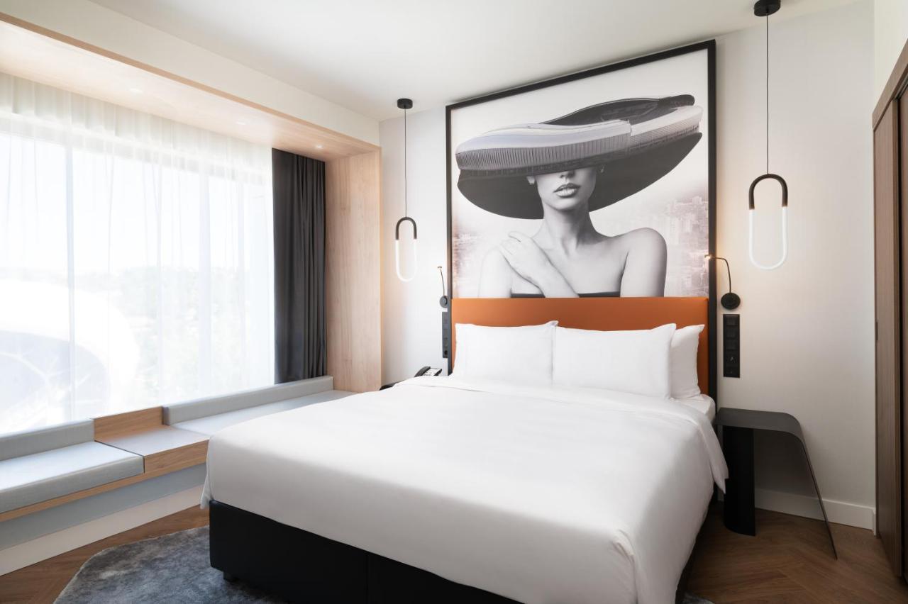 Radisson Blu Hotel, Cluj Eksteriør billede A bedroom at the hotel