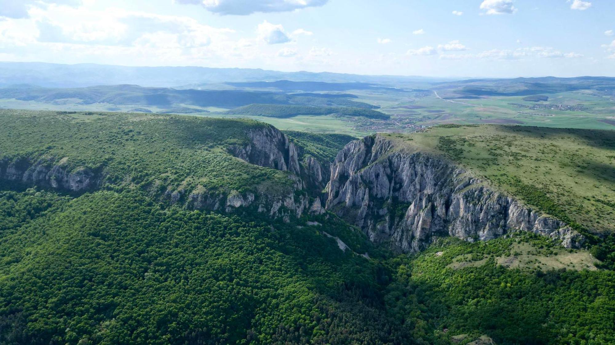 Radisson Blu Hotel, Cluj Eksteriør billede The Mehedinți Mountains